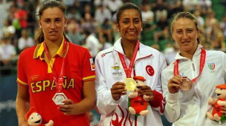 Altın madalya &Ccedil;ağla'nın