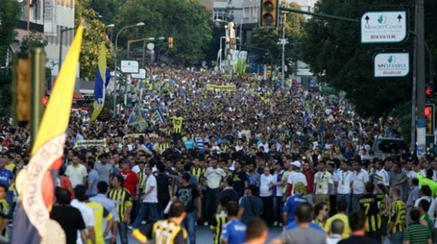 Fenerbah&ccedil;e taraftarından b&uuml;y&uuml;k y&uuml;r&uuml;y&uuml;ş!