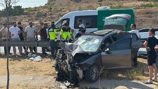Mersin'de tıra çarpan otomobildeki 1 kişi öldü, 3 kişi ağır yaralandı