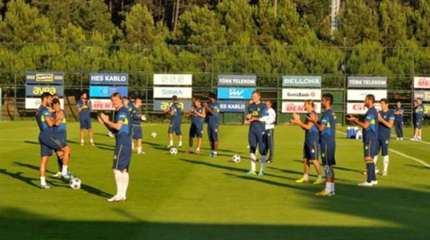 Fenerbah&ccedil;e'den alkışlı protesto!