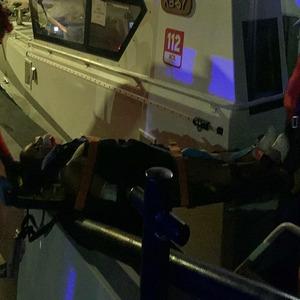 Bozcaada'da trafik kazası geçiren kadın, Sahil Güvenlik botu ile tahliye edildi