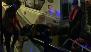 Bozcaada'da trafik kazası geçiren kadın, Sahil Güvenlik botu ile tahliye edildi