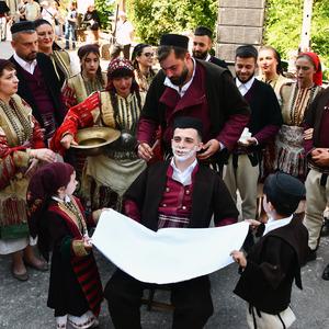 Kuzey Makedonya'nın Galiçnik köyünde asırlık düğün geleneği yaşatılıyor