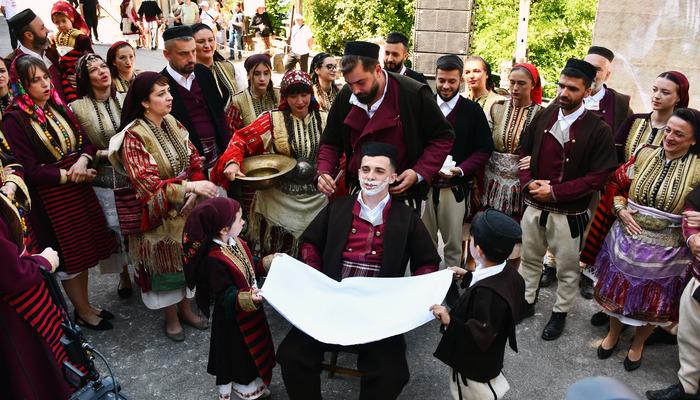 20587661-700x400 Kuzey Makedonya'nın Galiçnik köyünde asırlık düğün geleneği yaşatılıyor