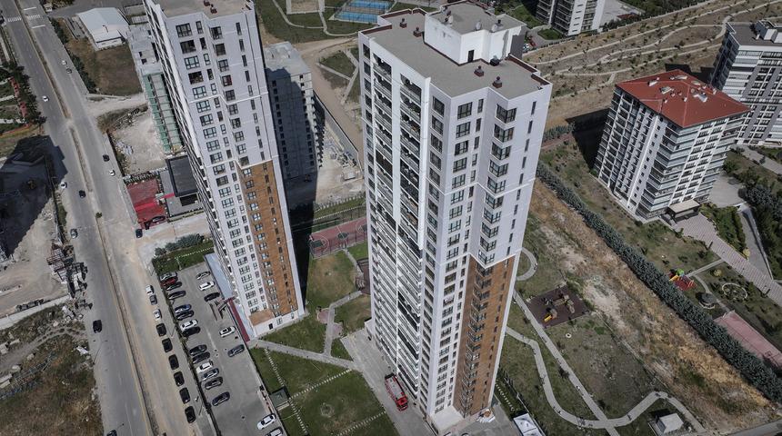 Başkentte 26 katlı binadaki yangına ilişkin incelemeler sürüyor