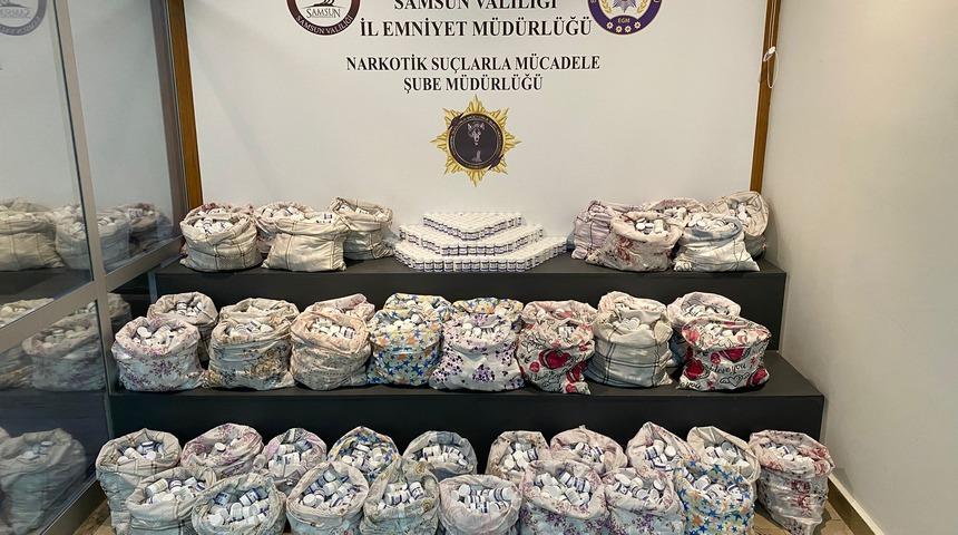 Samsun'da yastık kılıfına saklanmış 265 bin sentetik ecza ele geçirildi