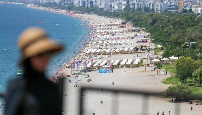 20587799-700x400 Antalya'da yüksek nem ve sıcak bunalttı