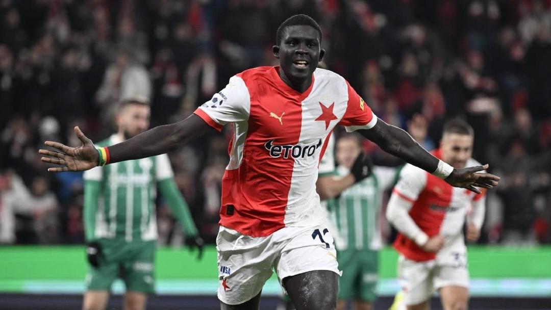 İngiliz ekibi West Ham United, Çekya tarihinin en pahalı transferini yapıyor! Adı sık sık Fenerbahçe ile de anılan El Hadji Malick Diouf İngiltere yolunda... 1