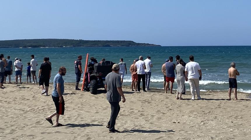 Sinop'ta denizde boğulma tehlikesi geçiren 2 gençten biri hayatını kaybetti