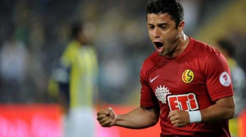 Es Es Tello ile uzattı!