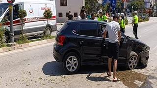 Otomobil ile hafif ticari araç kafa kafaya çarpıştı: 4 yaralı