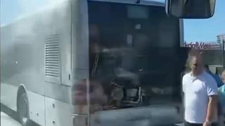 Metrobüste yangın! Kısa sürede söndürüldü