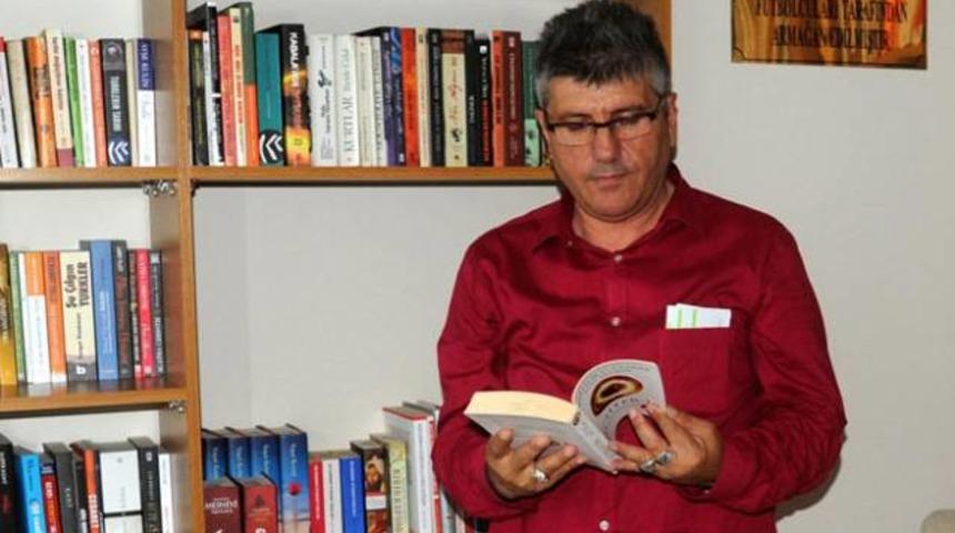 Mustafa Ak&ccedil;ay: "İnan&ccedil;lı anarşistim"