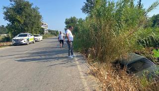 Antalya’da otomobil şarampole uçtu: Anne ve kızı yaralandı