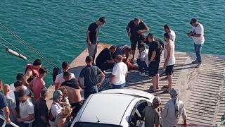 Seyir halindeyken feribottan atladı! Vatandaşlar imdadına yetişti