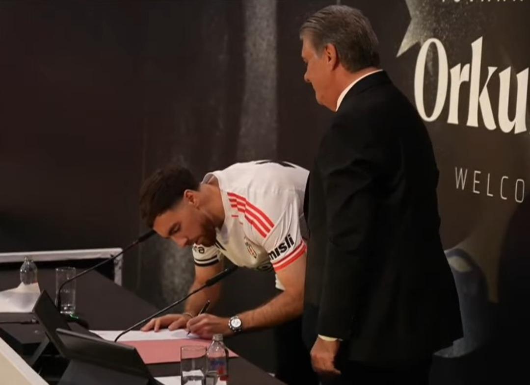 SON DAKİKA: Beşiktaş ın yeni transferi Orkun Kökçü nün Tüpraş Stadyumu nda imza töreni düzenlendi... 3