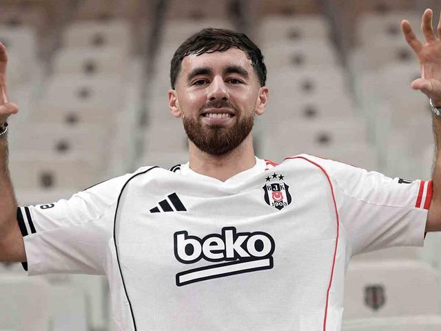 Orkun Kökçü için imza töreni düzenlendi!