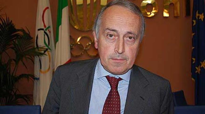 UEFA Asbaşkanı'ndan flaş a&ccedil;ıklama