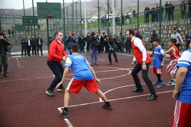 Bakan Osman Aşkın Bak: 