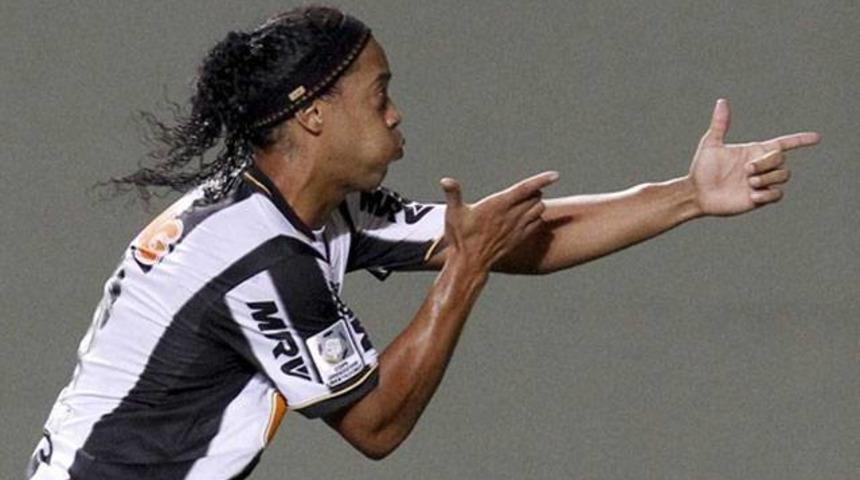 Beşiktaş'tan Ronaldinho'nun yaş eleştirilerine Drogba'lı cevap