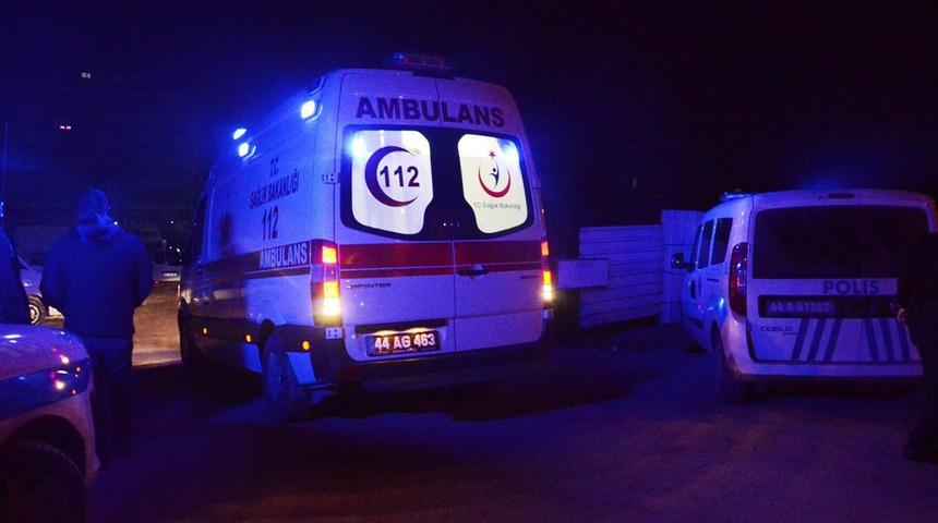 Hastaya giden ambulansa saldırı! Sağlık çalışanlarını darp ettiler...