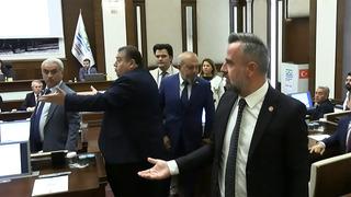 Büyükçekmece Belediyesi'nde seçim sırasında gerginlik: Birbirlerine bağırarak çıkıştılar! Yeni başkanvekili Hakan Çebi oldu