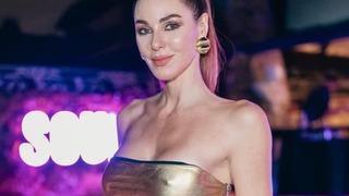 Defne Samyeli bikinili pozlarıyla Cannes'ı salladı! 'Kim der 53 yaşında'