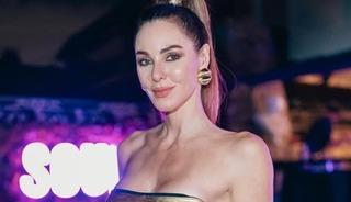 Bikinili pozlarıyla Cannes'ı salladı! 'Kim der 53 yaşında'
