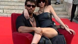 Can Yaman sevgilisi Sara Bluma'yı tatile götürdü! Plajda sırtında taşıdı 