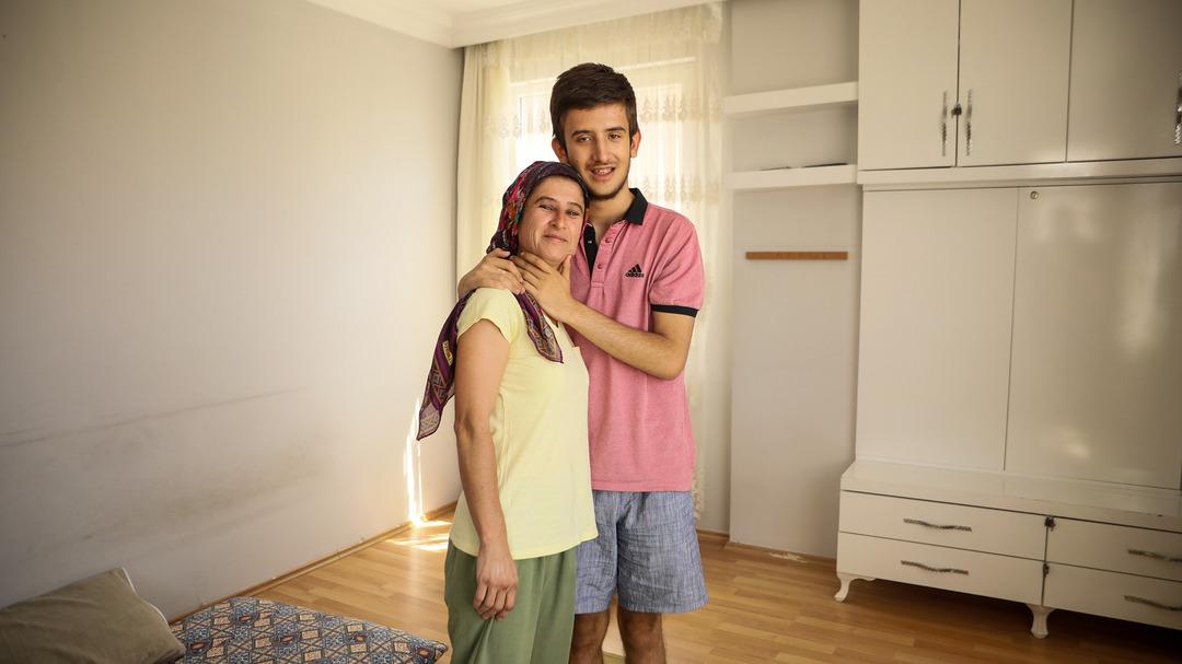 Evinin bir odasını bu işe ayırdı! Rengarenk yapıp satıyor  3