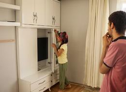 Evinin bir odasını bu işe ayırdı! Rengarenk yapıp satıyor 