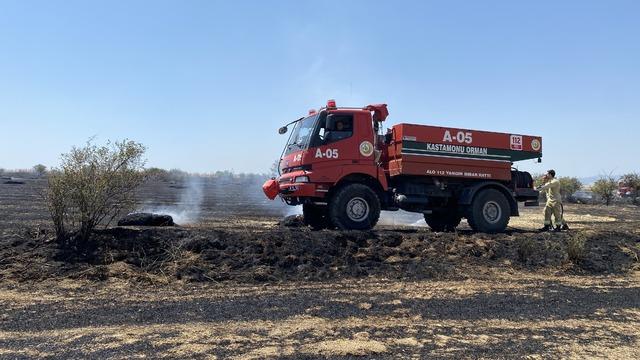 Balya makinesinden çıkan yangın 40 dönüm tarım arazisini kule çevirdi