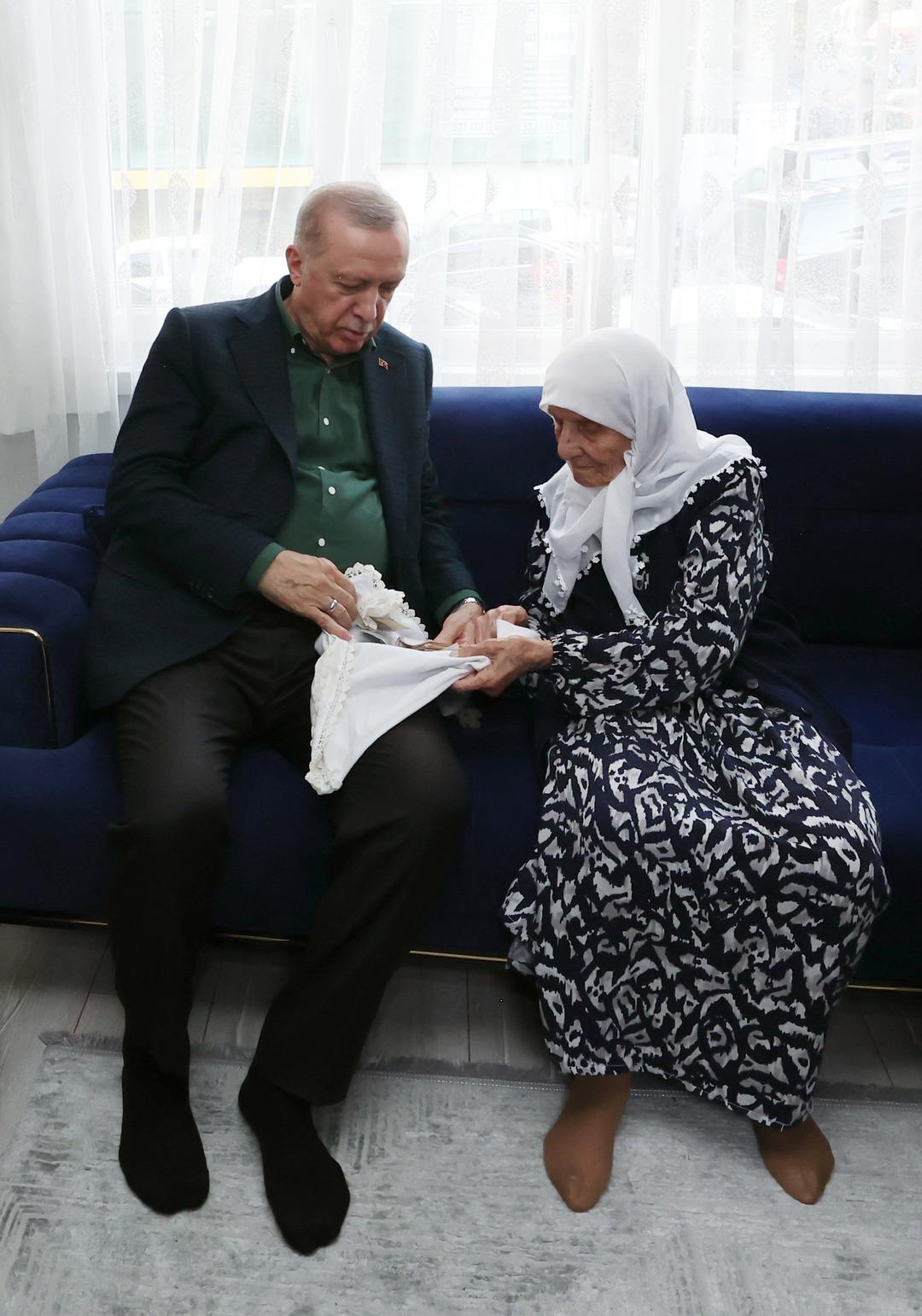 Cumhurbaşkanı Erdoğan 15 Temmuz şehitlerinin ailelerini ziyaret etti 3