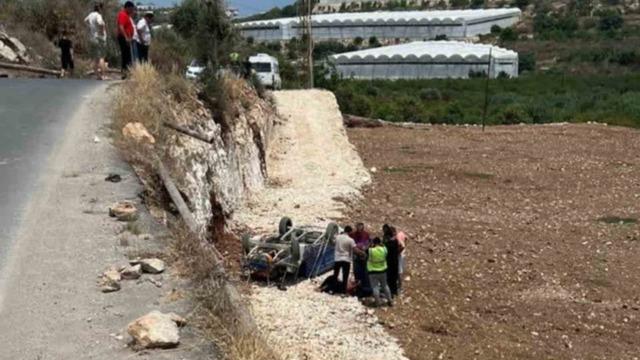 Pat pat motoru tarlaya yuvarlandı, sürücüsü yaralandı