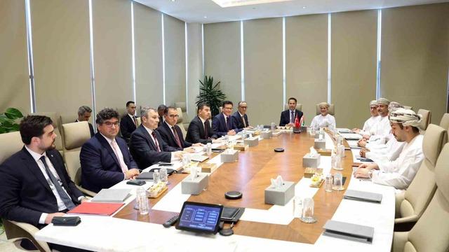 Bakan Bayraktar, Umman Yatırım Otoritesi Başkanı Al Murshidi ile görüştü