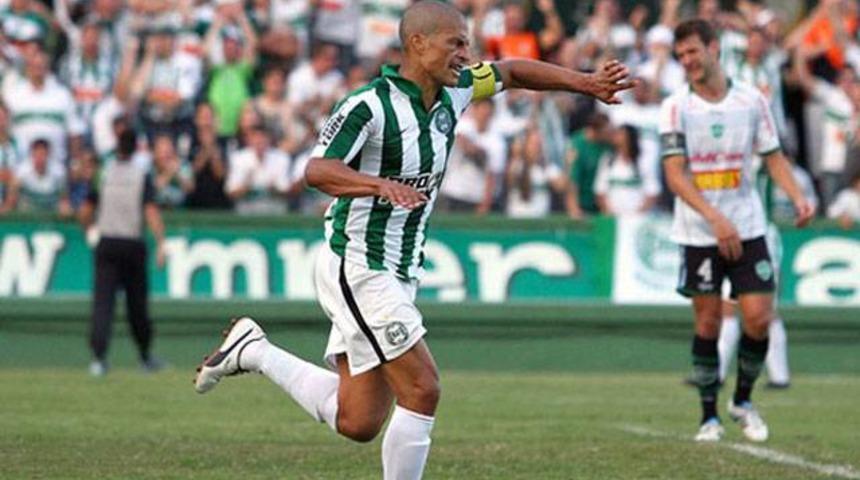 Alex Brezilya'da tarih yazıyor!