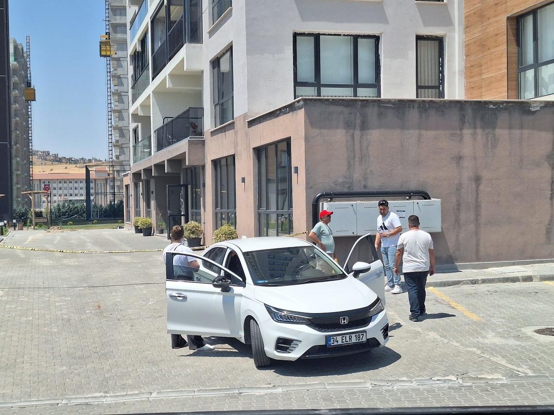 1200xauto Ankara'daki yangında kahreden detay: Anne ve bebeği 17.kattan çatıya çıkmak isterken can vermiş!