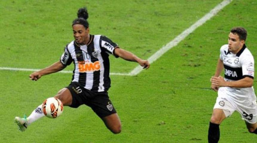 Ronaldinho'dan yaylım ateşi!