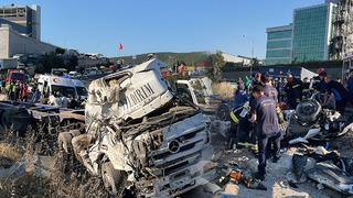 Kocaeli'de can pazarı yaşandı! Korkunç kazada 5 kişi hayatını kaybetti