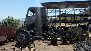 Çorum’da trafo patladı: Oto geri dönüşüm atölyesi ve arı kovanları yandı