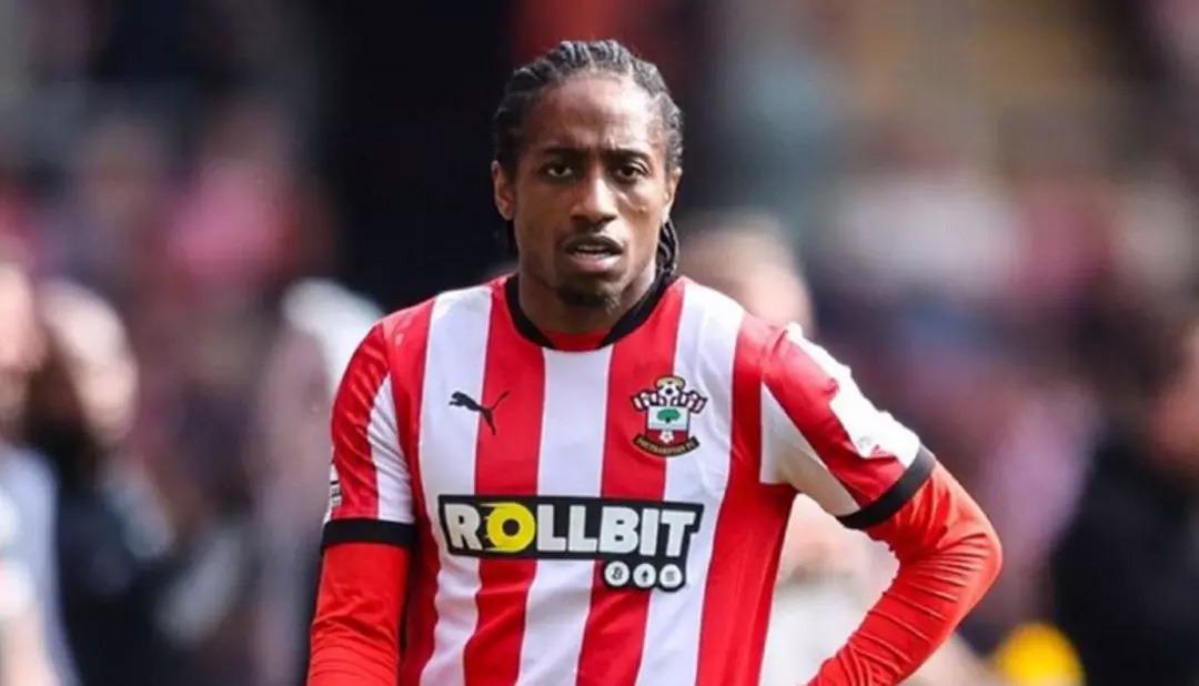 Beşiktaş ta transferlerin ardı arkası kesilmiyor! Siyah-beyazlılar Kyle Walker-Peters ı resmen duyurdu 1