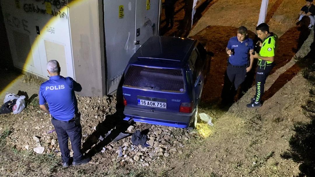 Yer: Bursa! Metrelerce yüksekten şarampole uçup, trafoya çarptı! Burnu bile kanamadı 1