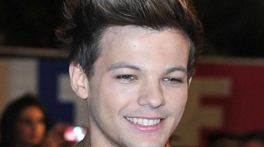 D&uuml;nyaca &uuml;nl&uuml; şarkıcı futbolcu oldu!