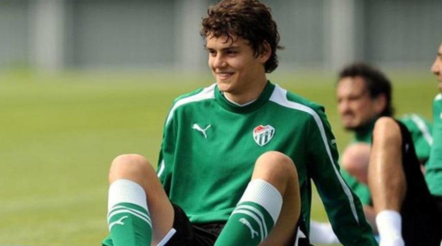 Bursasporlu Enes &Uuml;nal tarihe ge&ccedil;ti!