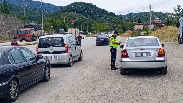 Düzce'de 2 bin 44 araç sürücüsüne cezai işlem uygulandı