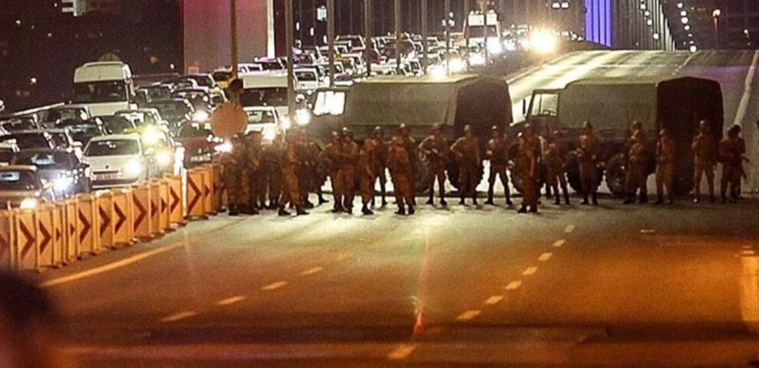 FETÖ nün hain darbe girişiminin üzerinden 9 yıl geçti! İşte o karanlık gecede saat saat yaşananlar 2