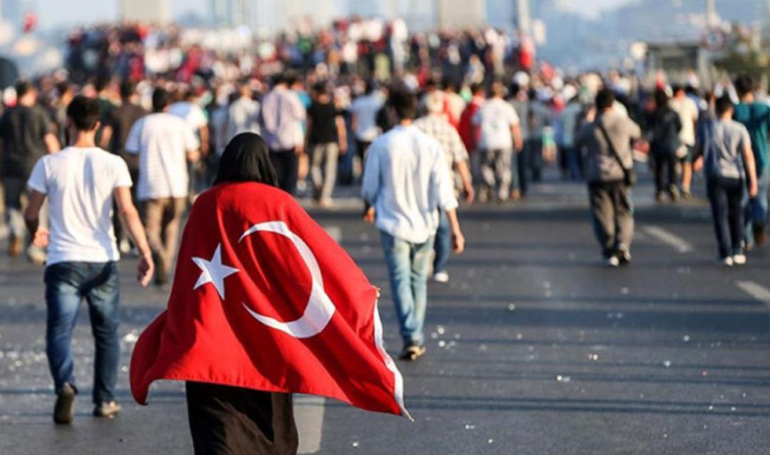 FETÖ nün hain darbe girişiminin üzerinden 9 yıl geçti! İşte o karanlık gecede saat saat yaşananlar 12