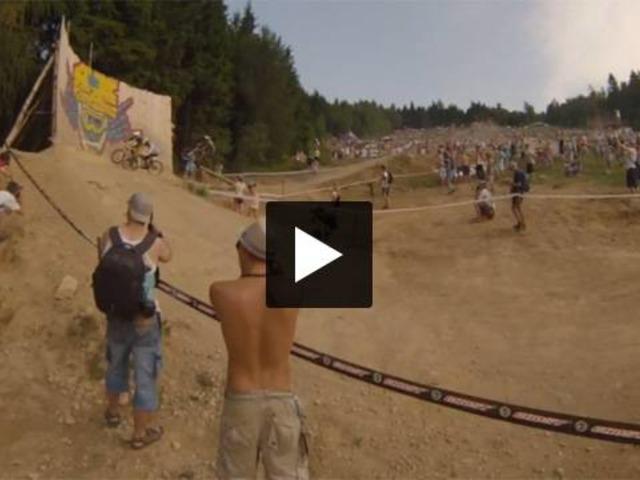 Bisiklet yarışında inanılmaz hareket