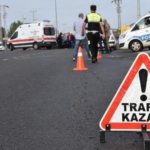Bilecik'te tır ile otomobil çarpıştı: 1'i ağır 3 yaralı