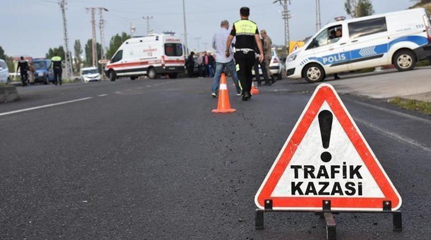 Bilecik'te tır ile otomobil çarpıştı: 1'i ağır 3 yaralı